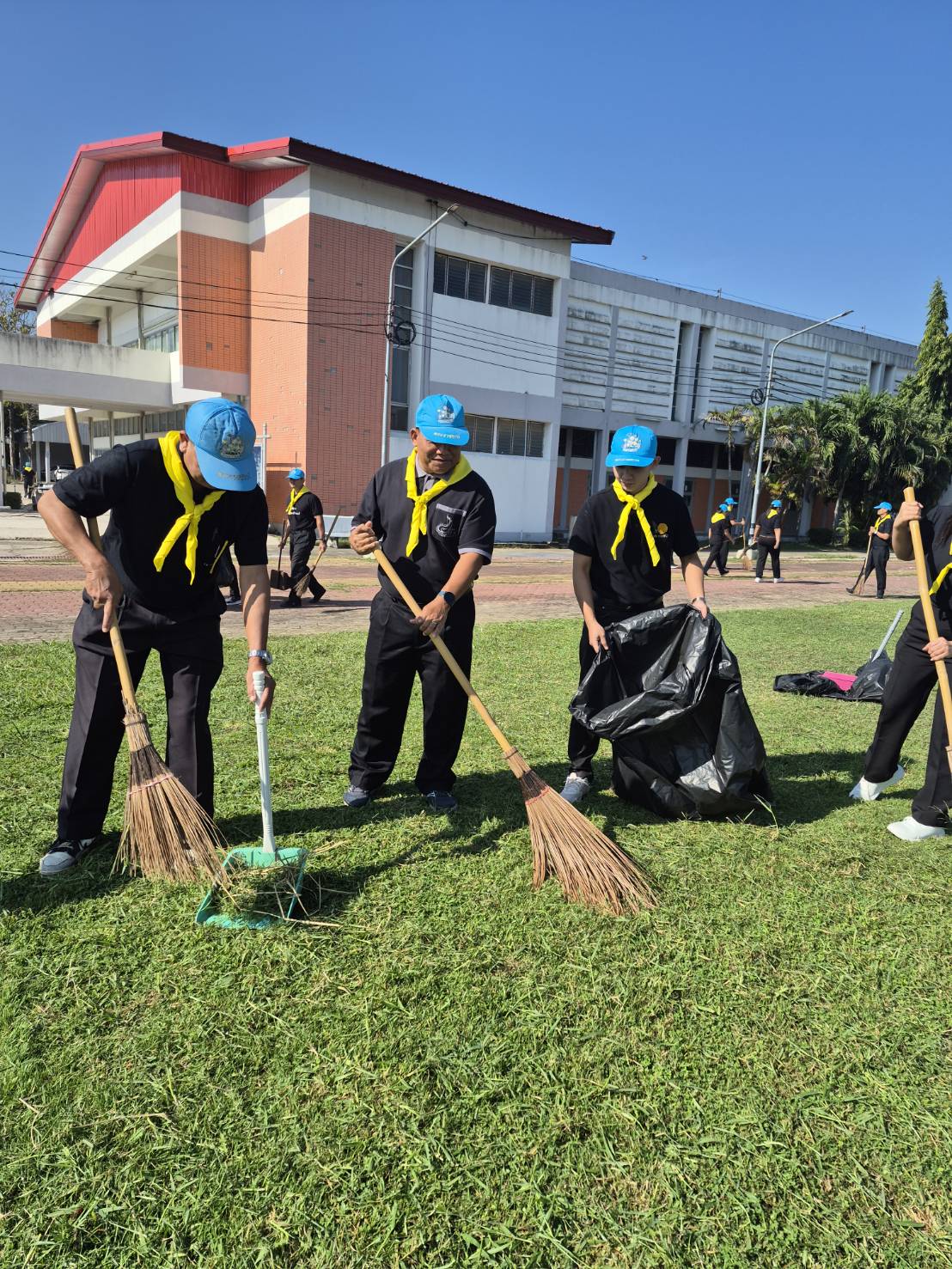 title - ส.ป.ก.ยโสธร ร่วมกิจกรรมจิตอาสาพัฒนาเพื่อถวายเป็นพระราชกุศล  น้อมสำนึกในพระมหากรุณาธิคุณ สมเด็จพระนางเจ้าสิริกิติ์ พระบรมราชินีนาถ พระบรมราชชนนีพันปีหลวง